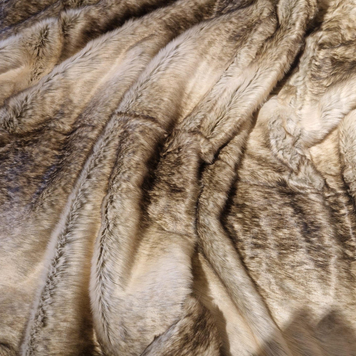 Pătură Moale 160x200cm, Imitatie Blană, Față Catifelată din Acril, Spate Poliester, Model PB6