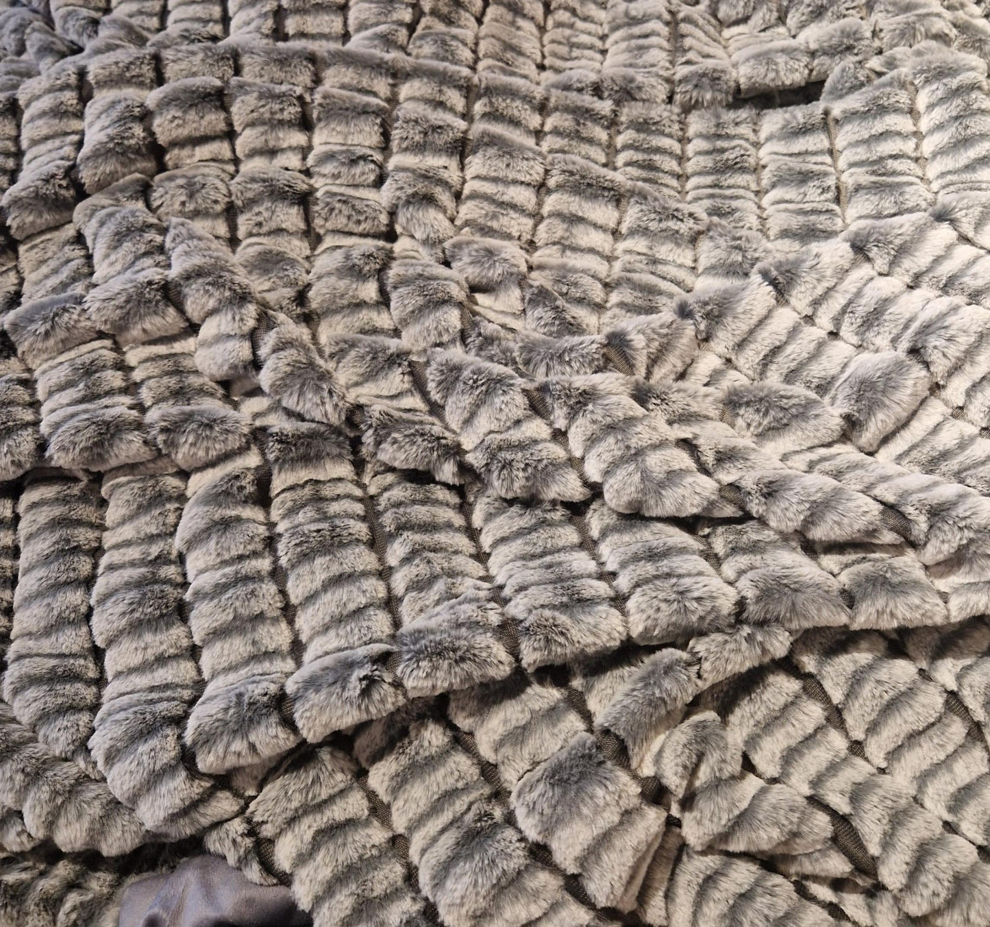 Pătură Moale și Călduroasă 210x230cm – Față Catifea Acrilică, Spate Poliester, Gri Elegant, RCG-4
