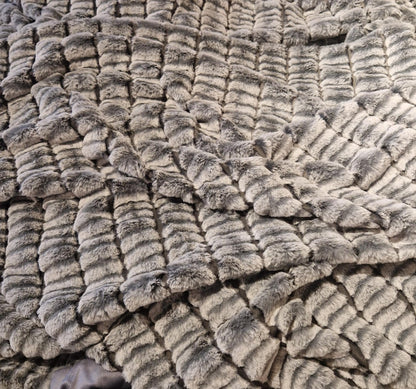 Pătură Moale și Călduroasă 210x230cm – Față Catifea Acrilică, Spate Poliester, Gri Elegant, RCG-4