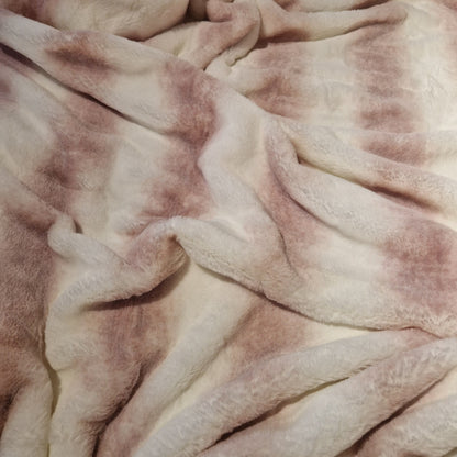 Pătură Moale 160x200cm, Imitatie Blană, Față Catifelată din Acril, Spate Poliester, Model PB4