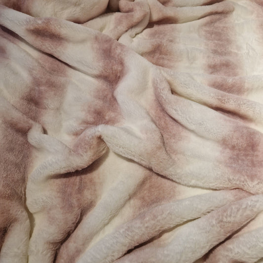 Pătură Moale 160x200cm, Imitatie Blană, Față Catifelată din Acril, Spate Poliester, Model PB4