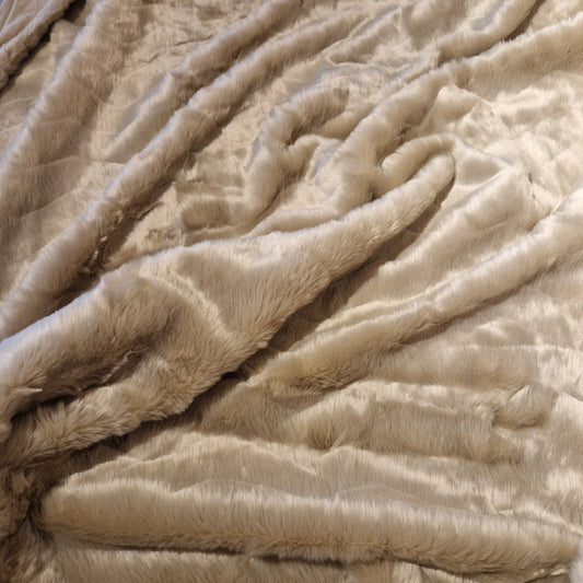 Pătură Moale 150x190cm, Imitatie Blană, Față Catifelată din Acril, Spate Poliester, Model PB7